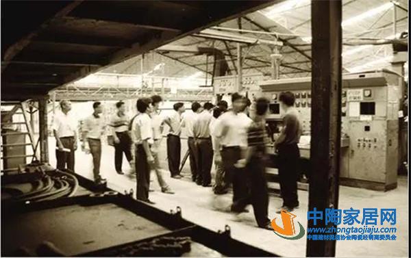 25周年!新明珠从乡镇企业到拥有近百条生产线(图6) 25周年!新明珠从乡镇企业到拥有近百条生产线(图6)