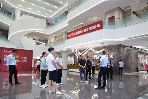 陶业简报:瓷砖流行色彩回暖,仿洞石、陶土回归;将军陶瓷集团...(图3) 新润成.jpg