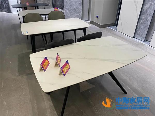 成都月用岩板100万㎡消化西部20条岩板线产能(图1) 成都月用岩板100万㎡消化西部20条岩板线产能(图1)