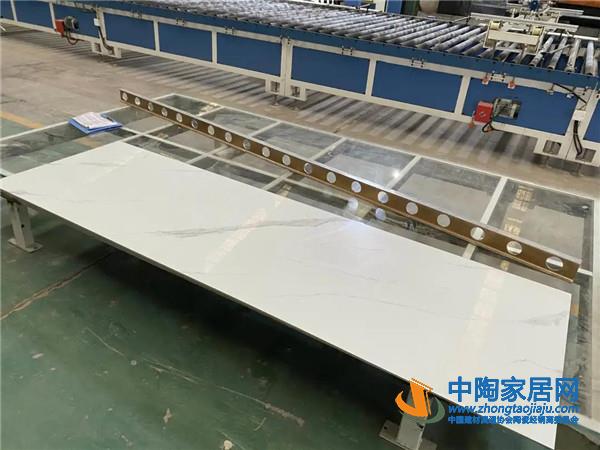 成都月用岩板100万㎡消化西部20条岩板线产能(图3) 成都月用岩板100万㎡消化西部20条岩板线产能(图3)