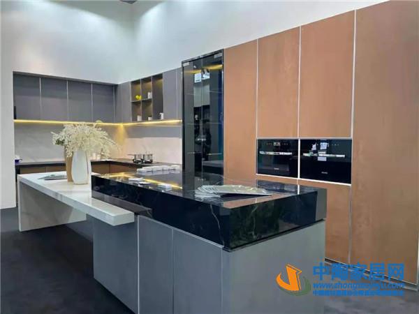 “全岩空间”备受推广 ,大规格通体岩板成主流(图7) “全岩空间”备受推广 ,大规格通体岩板成主流(图7)