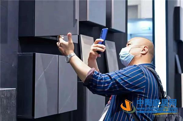 “全岩空间”备受推广 ,大规格通体岩板成主流(图9) “全岩空间”备受推广 ,大规格通体岩板成主流(图9)