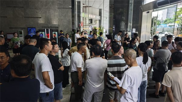 痛惜！知名装企靓家居疑似停业，网传创始人坠楼，总部出现用户维权(图4)