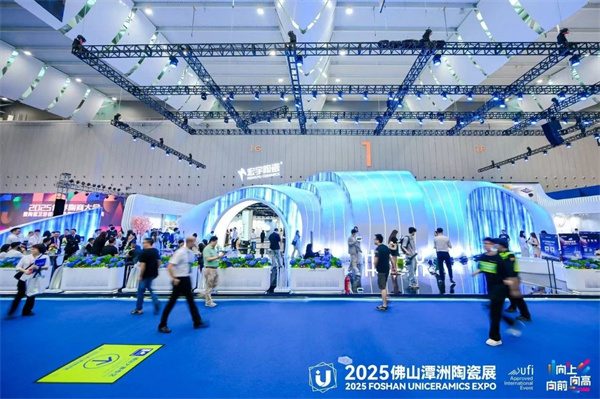 “向上、向高、向前”!2025佛山潭洲陶瓷展今日开幕