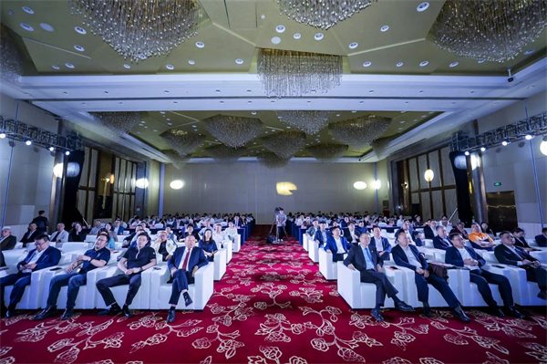 陶卫大牌齐聚南昌,2025“行业两会”胜利举行!(图1) 微信图片_20250428105612.jpg