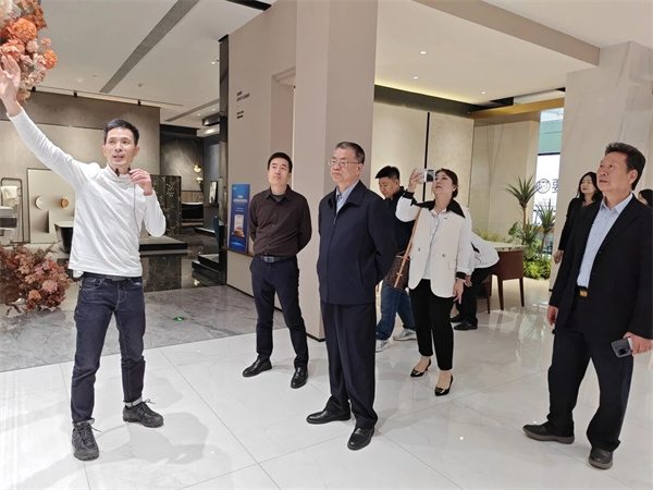 中国建筑材料流通协会采购考察团走进新锦成集团(图2)