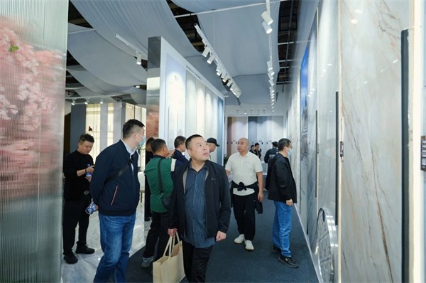 参展瓷砖品牌大幅减少!2025广州设计周开幕(图58) 参展瓷砖品牌大幅减少!2025广州设计周开幕(图58)
