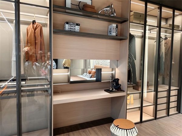 参展瓷砖品牌大幅减少!2025广州设计周开幕(图89) 参展瓷砖品牌大幅减少!2025广州设计周开幕(图89)