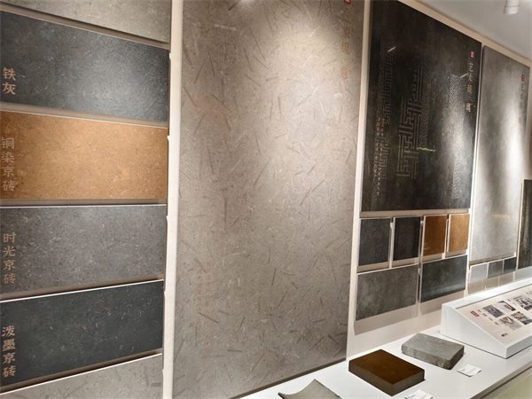 参展瓷砖品牌大幅减少!2025广州设计周开幕(图91) 微信图片_2025-12-06_092719_532.jpg