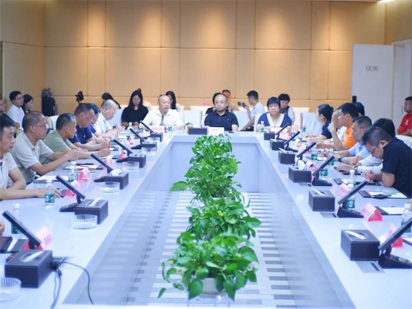 80余建材家居头部企业齐聚佛山热议企业创新组织建设(图1) 微信图片_20251020145308.jpg