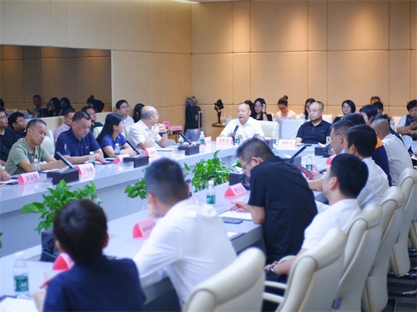 80余建材家居头部企业齐聚佛山热议企业创新组织建设(图2) 微信图片_20251020145312.jpg