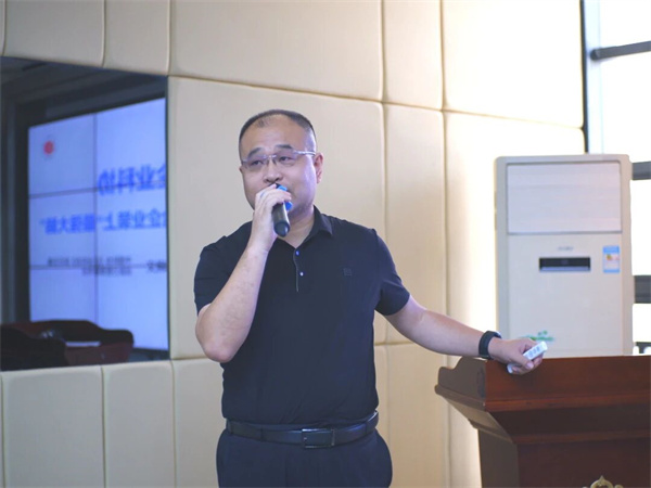 80余建材家居头部企业齐聚佛山热议企业创新组织建设(图4) 微信图片_20251020145320.jpg