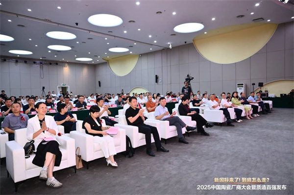 火爆!300余厂商精英齐聚佛山热议新国标(图1) 火爆!300余厂商精英齐聚佛山热议新国标(图1)