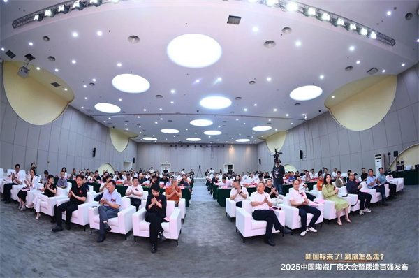 火爆!300余厂商精英齐聚佛山热议新国标(图2) 火爆!300余厂商精英齐聚佛山热议新国标(图2)